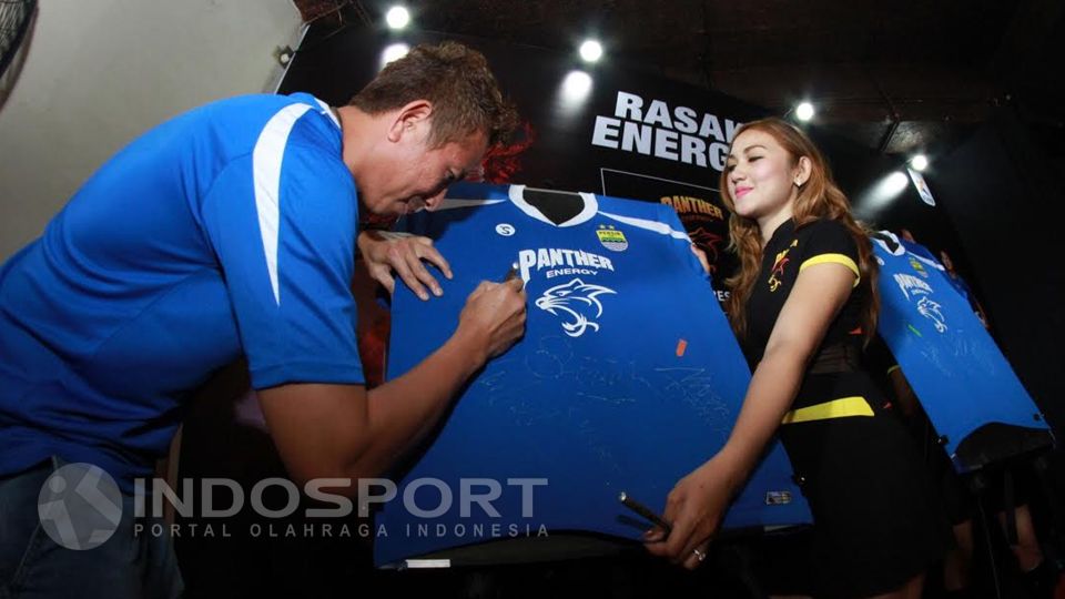 Jelang memasuki putaran kedua Torabika Soccer Championship (TSC) A 2016, Persib Bandung mendapatkan sponsor tambahan. Copyright: &copy; Ginanjar/INDOSPORT